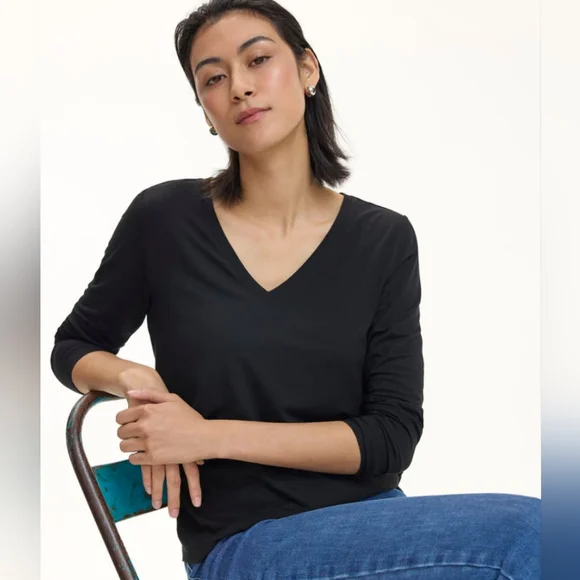 *2 For $20*  NWOT Reitmans R Essentials V Neck Top - Picture 2 of 8